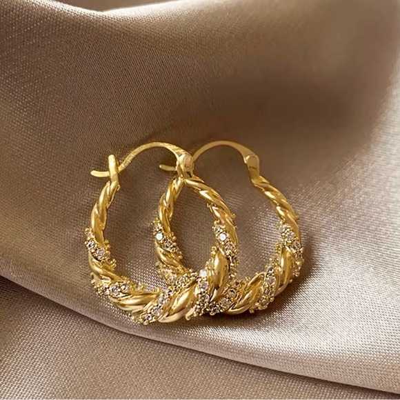 NEW 14K GOLD TEXTURED SIMULATED DIAMOND WRAPPED HOOP EARRINGS - Picture 7 of 7